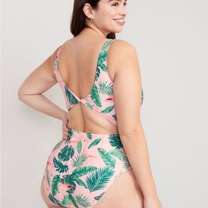Old Navy women’s one piece bathing suit XL NWOT